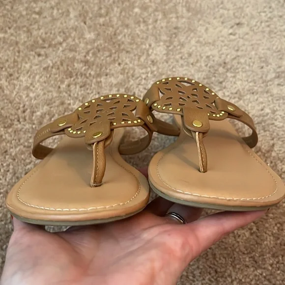 DV by Dolce Vita Gotie Medallion Thongs - Picture 4 of 8